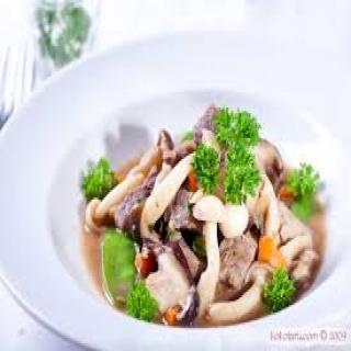 Món bò sốt nấm linh chi Món bò sốt nấm linh chi